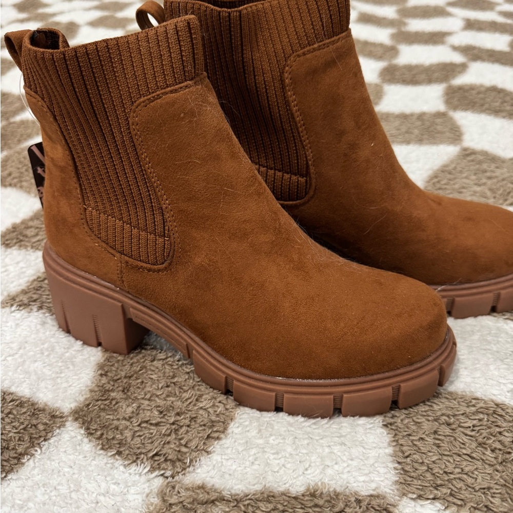 Brown faux sued Ankle Boots size 6.5 NWT